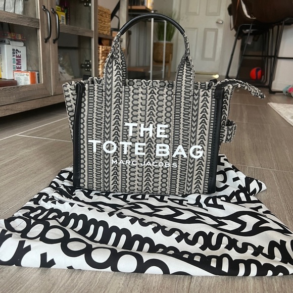 MARC JACOBS THE TOTE BAG MEDIUM TOTE SPECIAL PRINT NWT - Picture 2 of 7